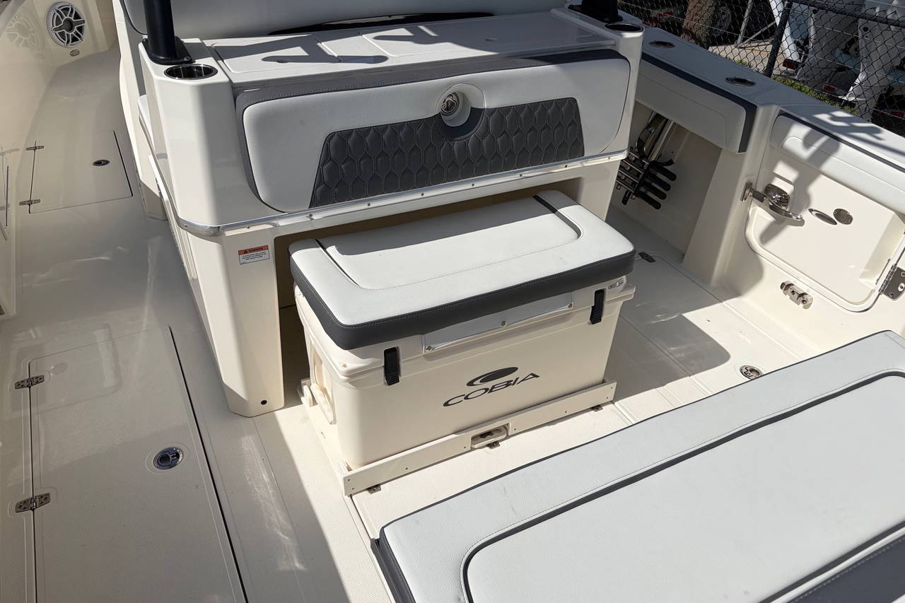 Alternative image of Cobia 305 CC in Fort Lauderdale, FL