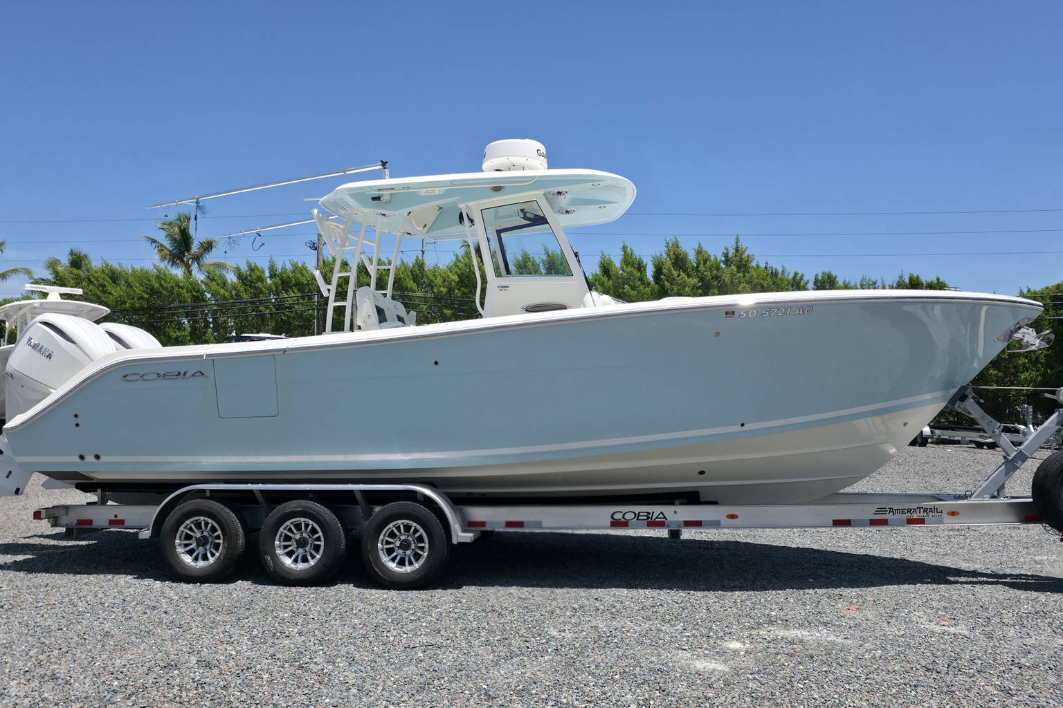Used 2025 Cobia 301 #Z011 image 3