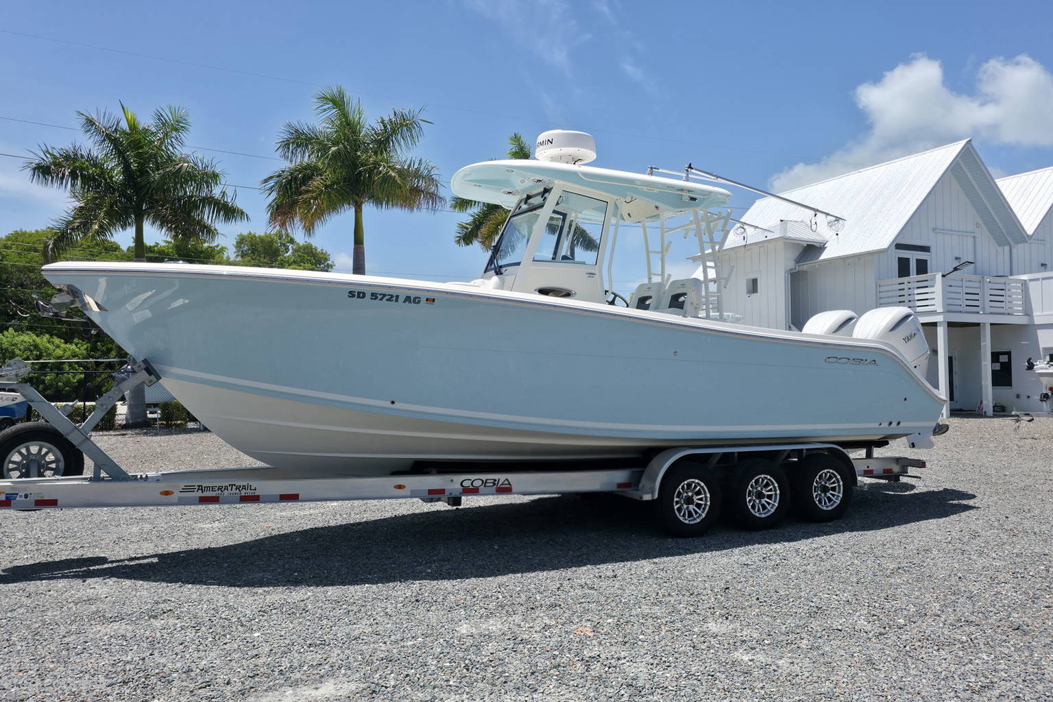 Used 2025 Cobia 301 #Z011 image 2