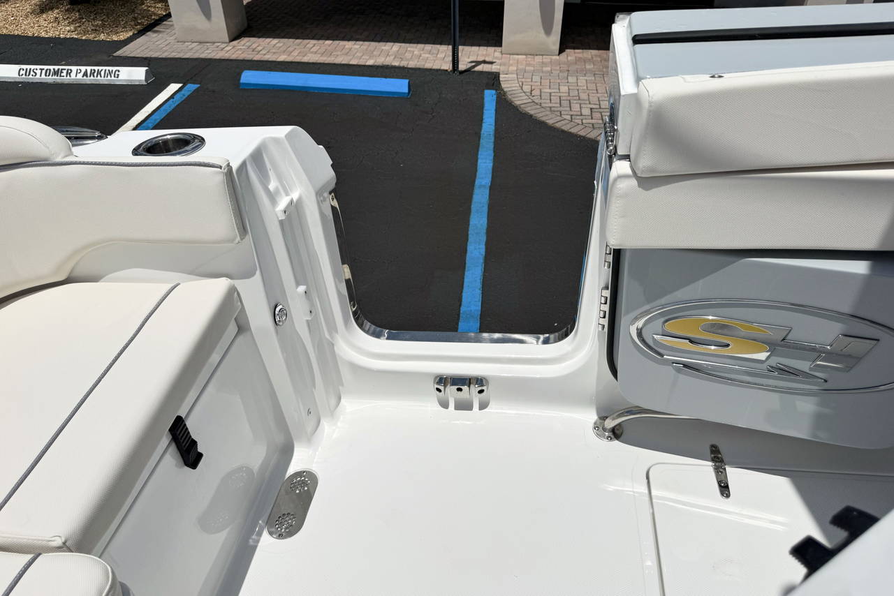 Alternative image of Sea Hunt Ultra 265 SE in West Palm Beach, FL