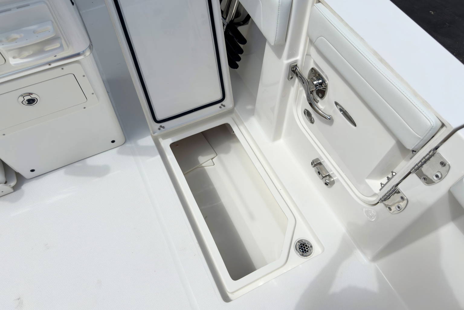 New 2027 Cobia 285 CC #J010 image 19