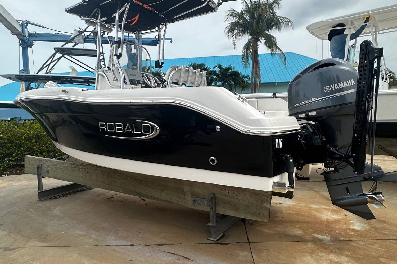 Used 2021 Robalo R180 #0139 image 3