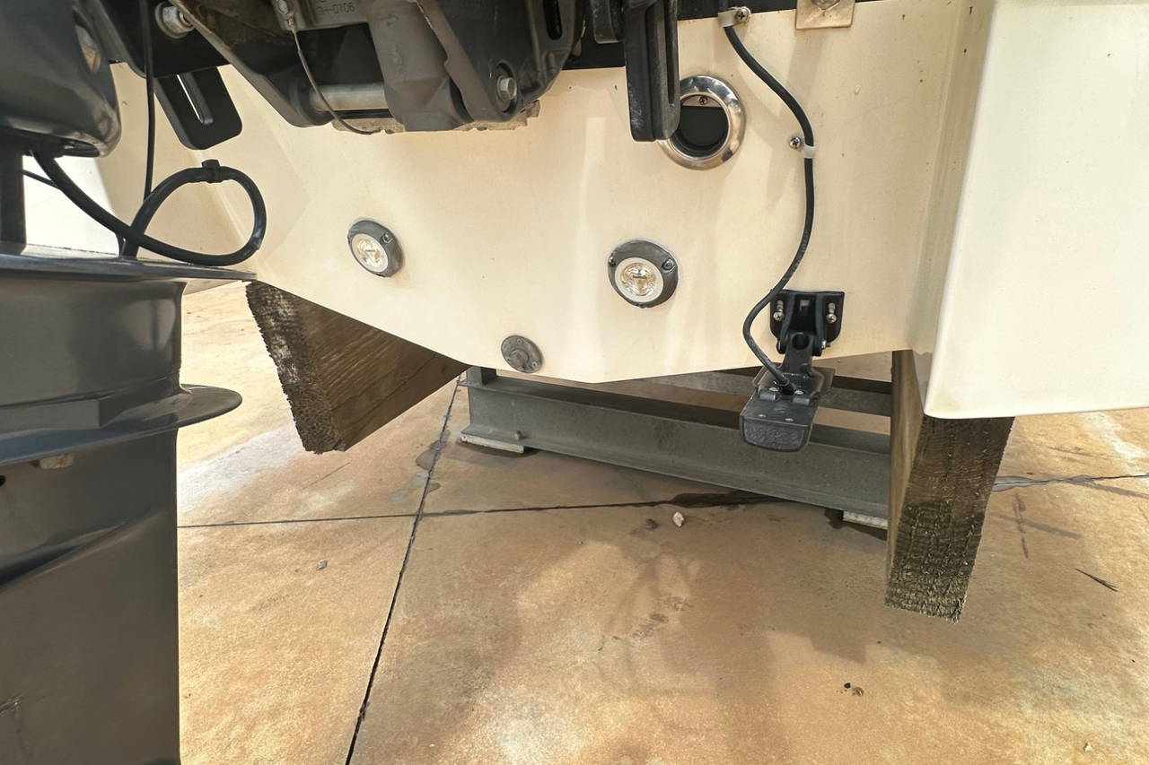 Alternative image of Robalo R180 in Stuart, FL
