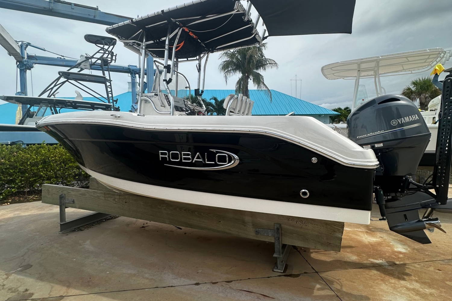 Used 2021 Robalo R180 #0139 image 2