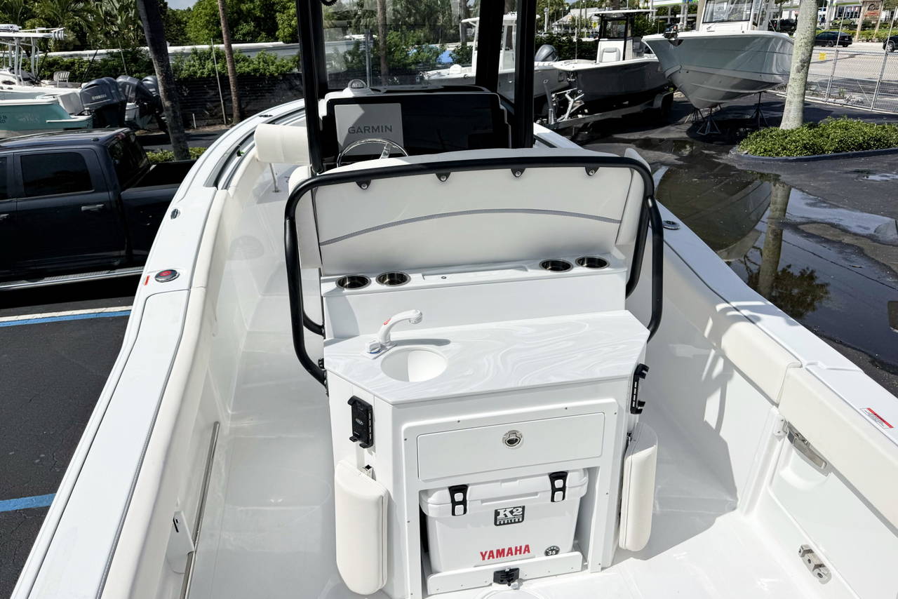 Alternative image of Sea Hunt Ultra 245 SE in West Palm Beach, FL