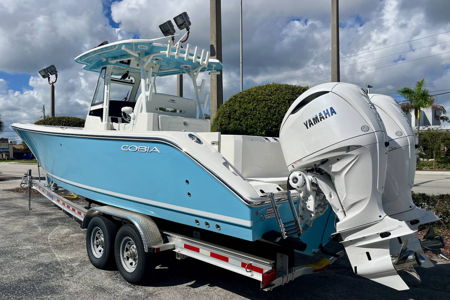 New 2027 Cobia 305 CC #L014 image 4