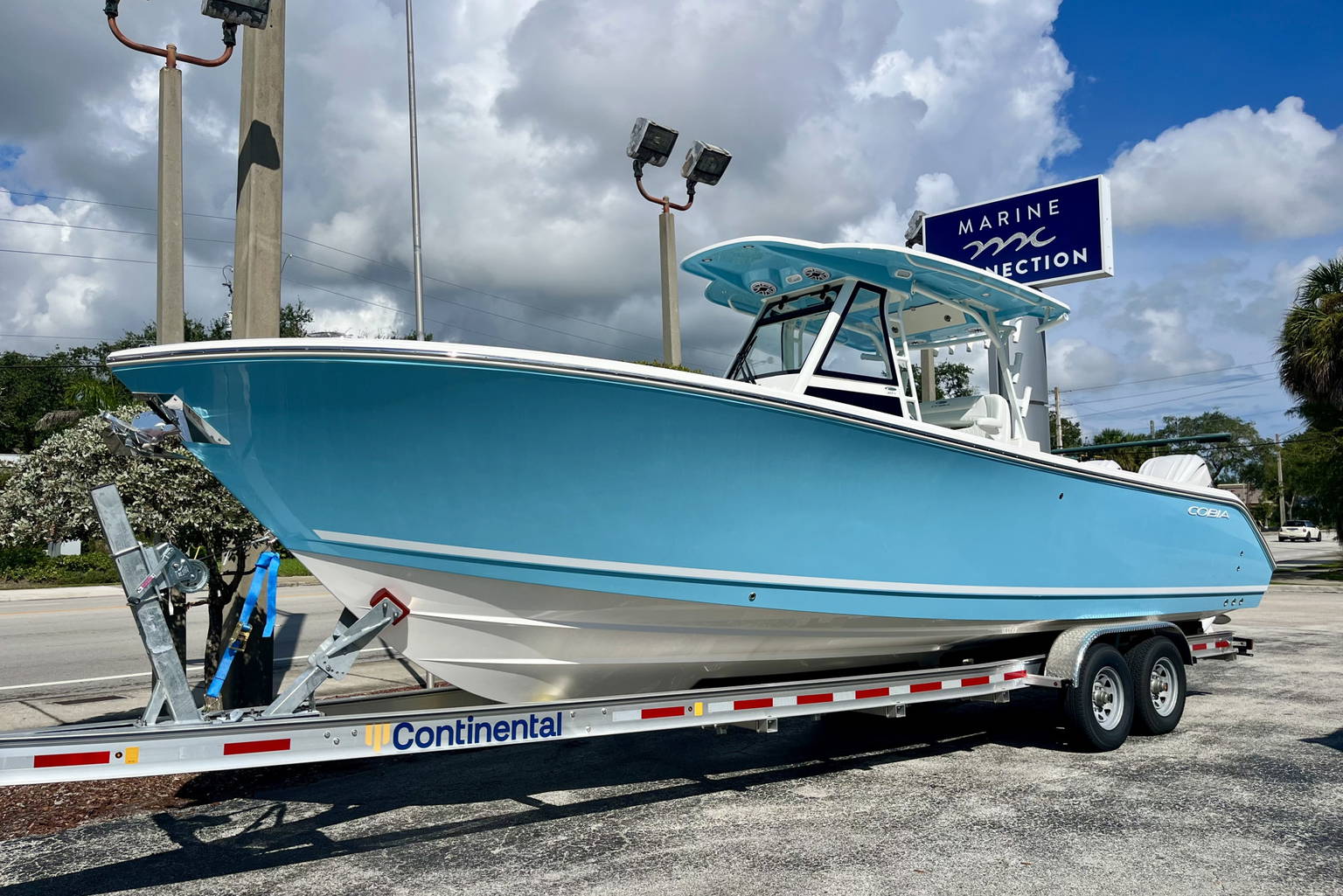 New 2027 Cobia 305 CC #L014 image 2