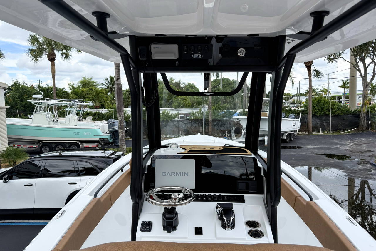 Alternative image of Sea Hunt Ultra 245 SE in West Palm Beach, FL