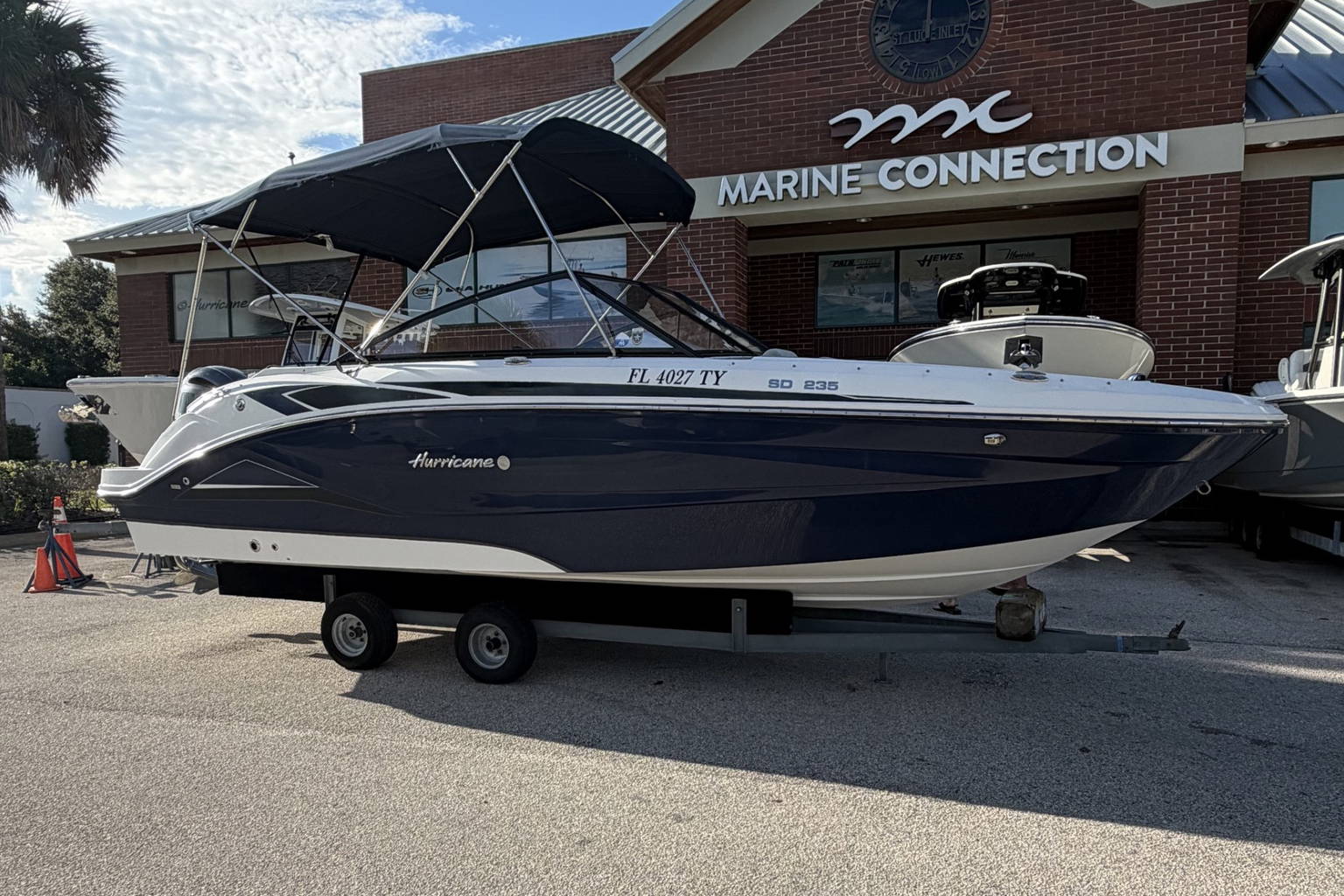 Used 2023 Hurricane 235 #9628 image 1