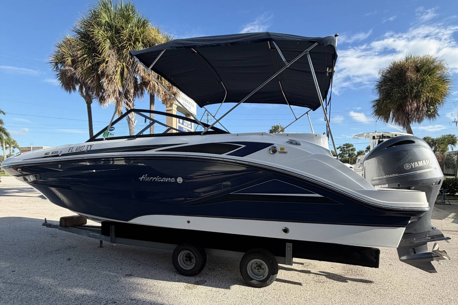 Used 2023 Hurricane 235 #9628 image 2