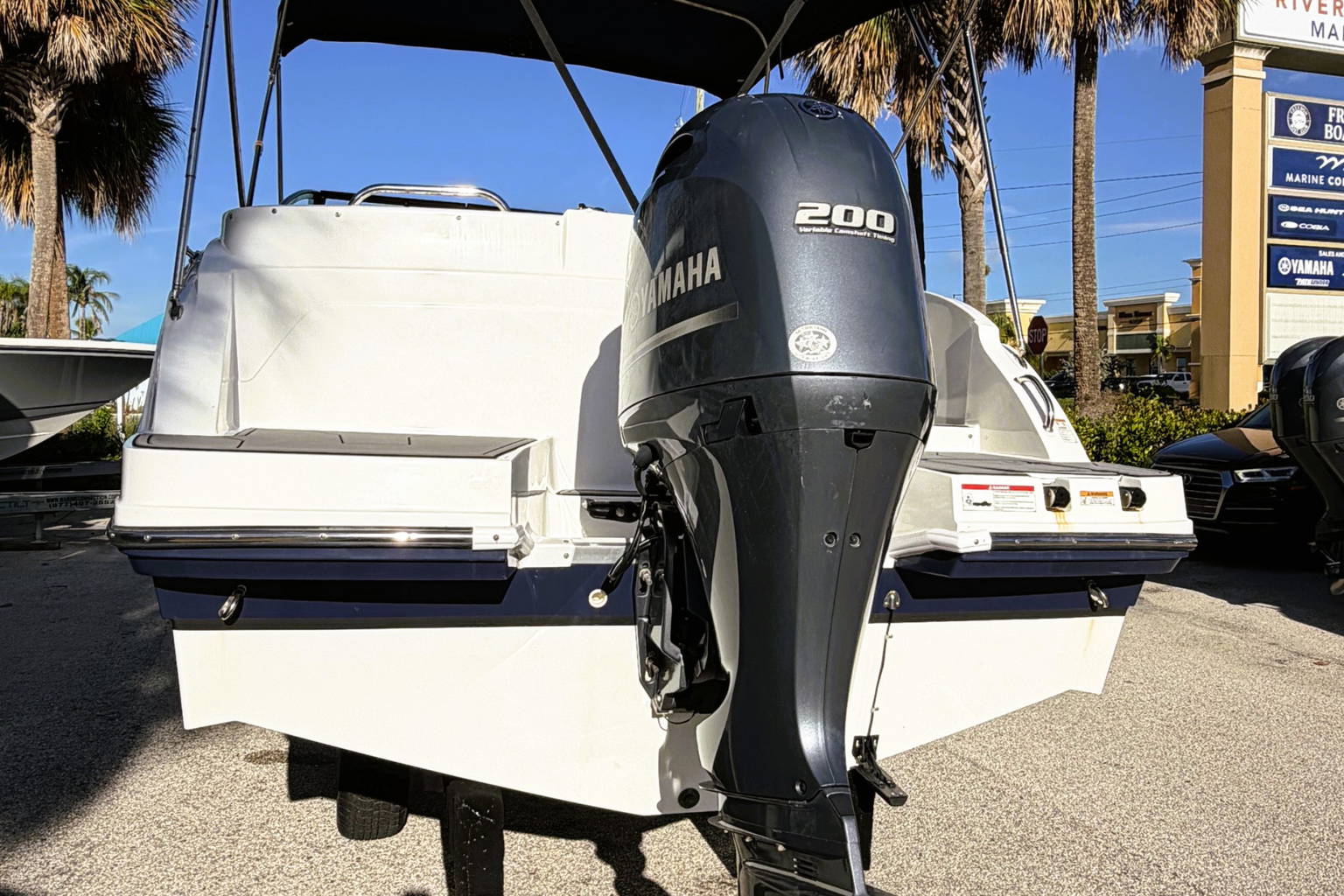Used 2023 Hurricane 235 #9628 image 4