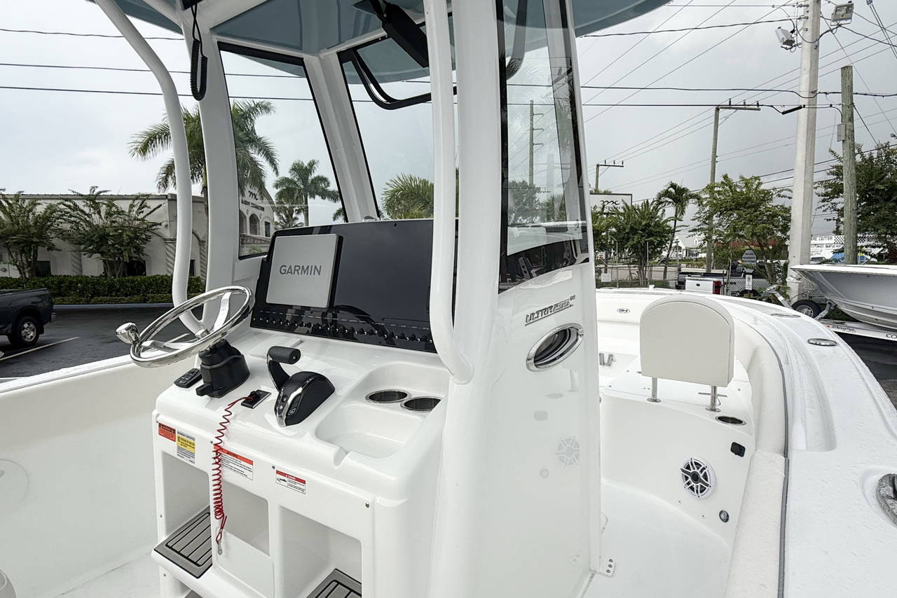 Alternative image of Sea Hunt Ultra 255 SE in West Palm Beach, FL