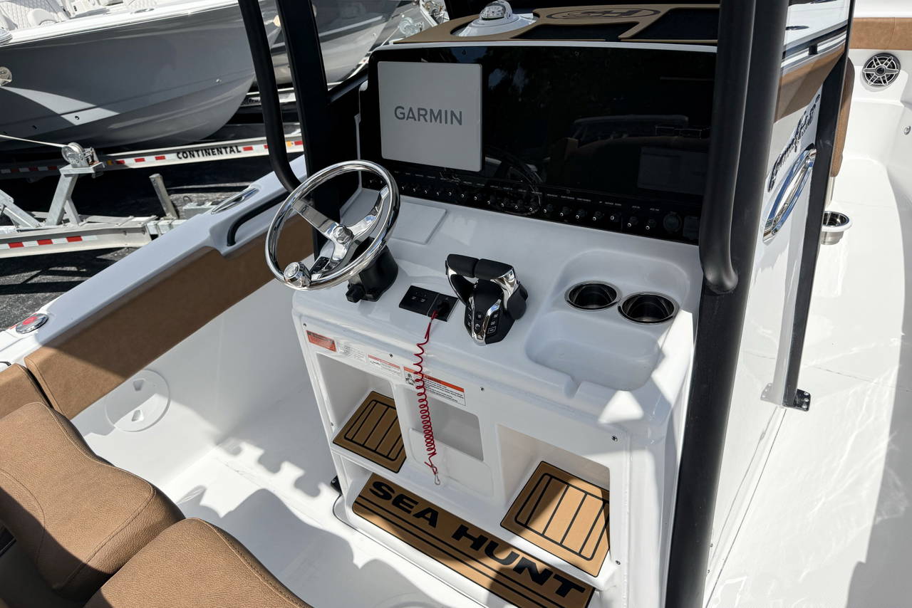 Alternative image of Sea Hunt Gamefish 27 CB in West Palm Beach, FL