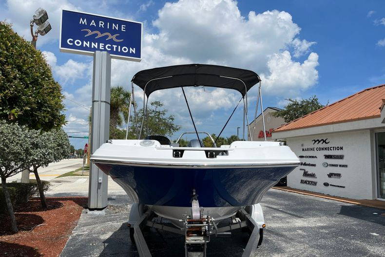 New 2022 Hurricane SunDeck Sport OB SS 205 OB #8367 image 3