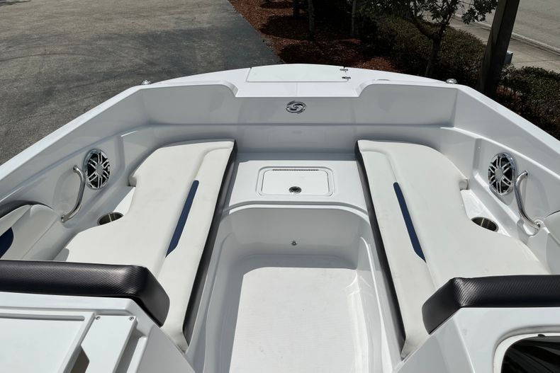 New 2022 Hurricane SunDeck Sport OB SS 205 OB #8367 image 15