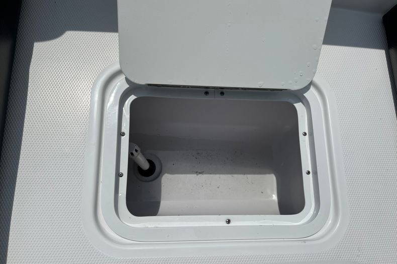 New 2022 Hurricane SunDeck Sport OB SS 205 OB #8367 image 16