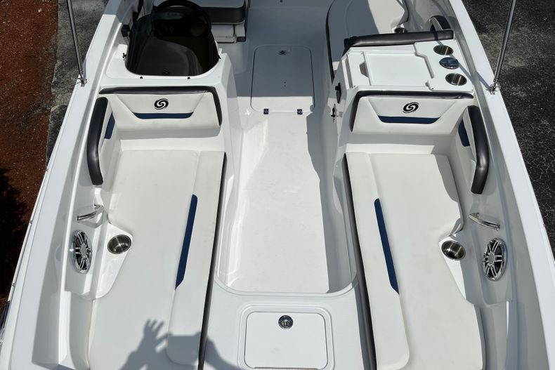 New 2022 Hurricane SunDeck Sport OB SS 205 OB #8367 image 17