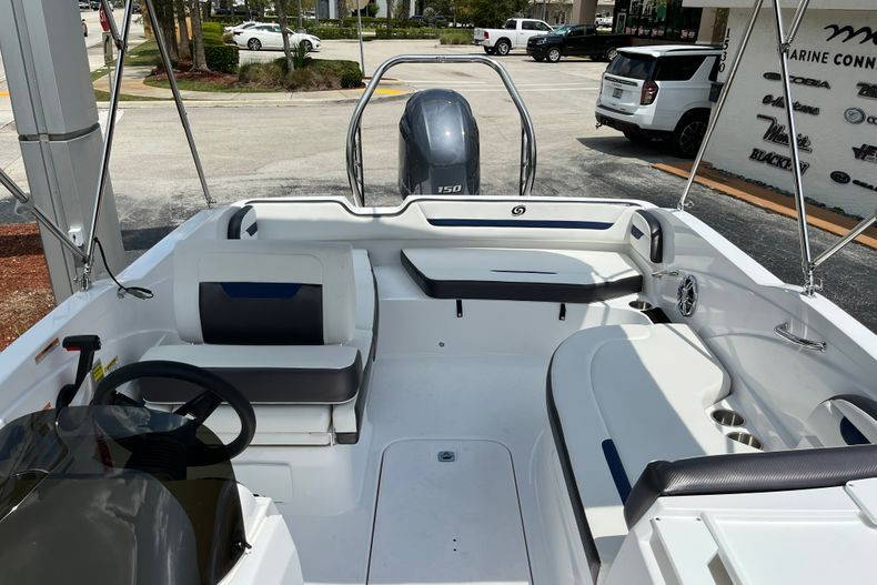New 2022 Hurricane SunDeck Sport OB SS 205 OB #8367 image 19