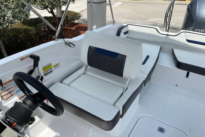New 2022 Hurricane SunDeck Sport OB SS 205 OB #8367 image 21