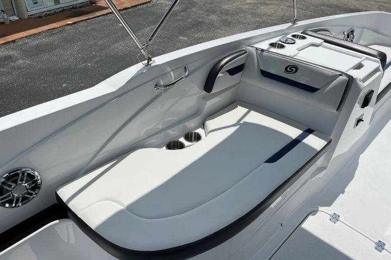 New 2022 Hurricane SunDeck Sport OB SS 205 OB #8367 image 22