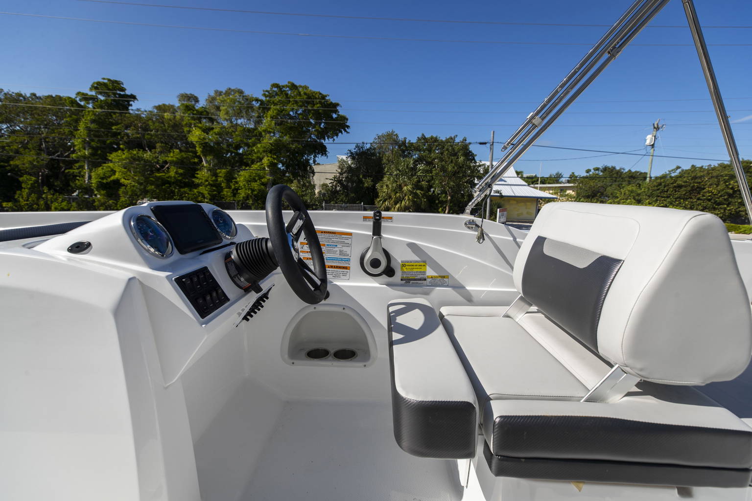 New 2023 Hurricane SunDeck Sport OB SS 205 OB #9637 image 12