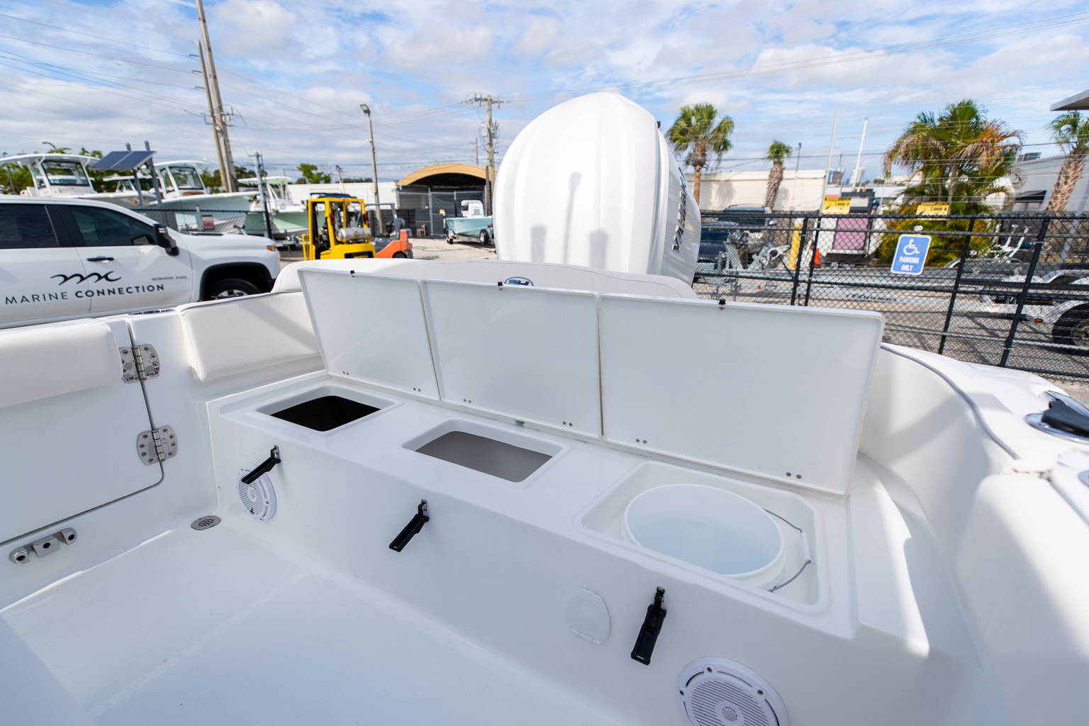 New 2023 Sea Hunt Ultra 239 SE #0032 image 14