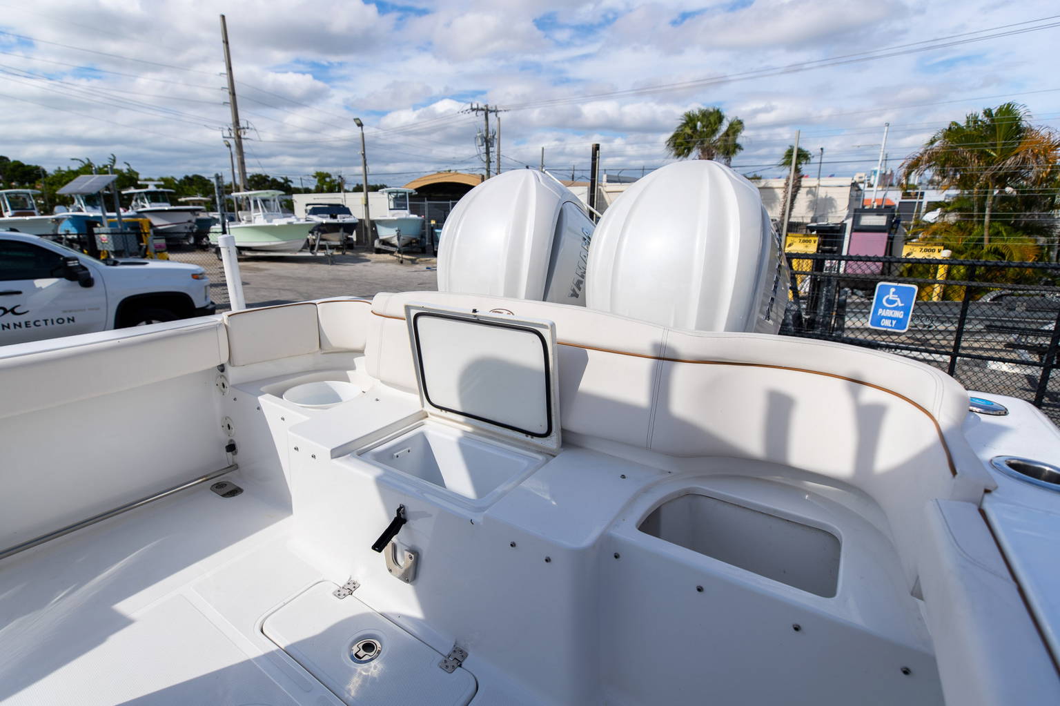 Alternative image of Sea Hunt Ultra 305 SE in Fort Lauderdale, FL