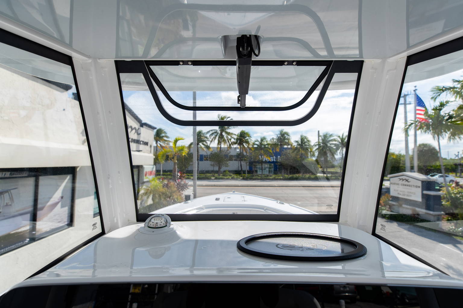 Alternative image of Sea Hunt Ultra 305 SE in Fort Lauderdale, FL