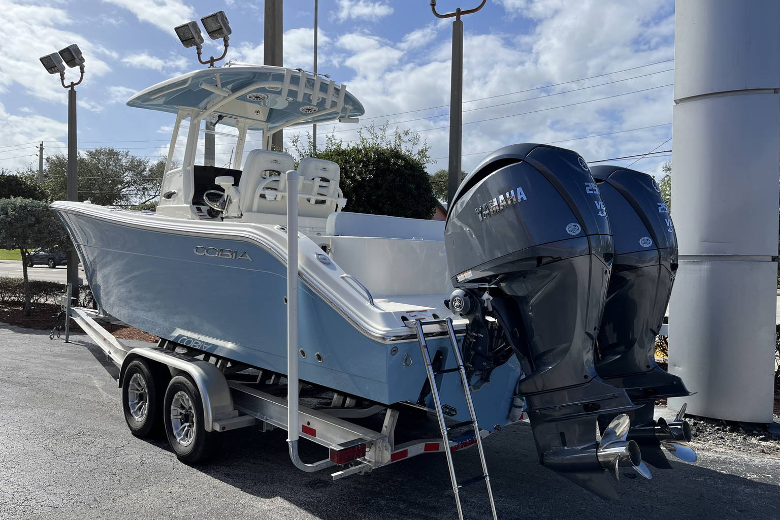 New 2023 Cobia 280 CC #D029 image 4
