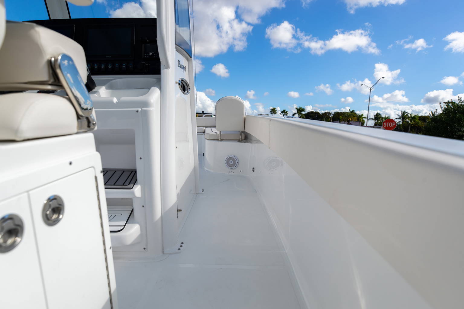 Alternative image of Sea Hunt Escape 28 in Vero Beach, FL