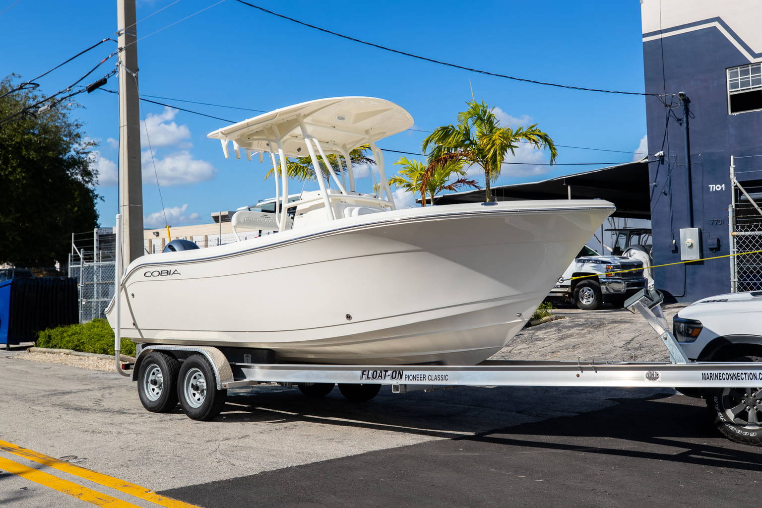 New 2023 Cobia 220 CC #X031 image 2