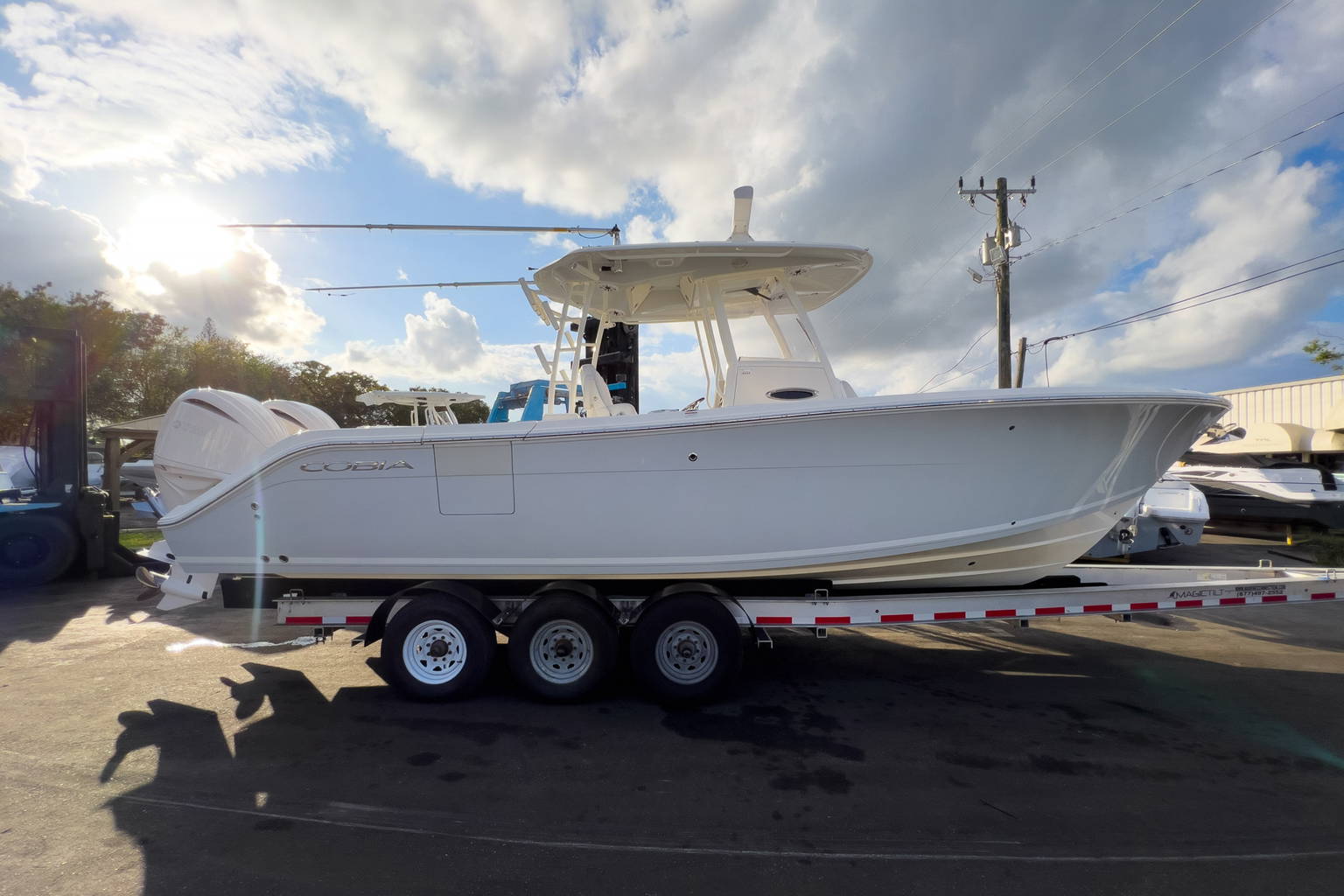 Used 2021 Cobia 301 #Z055 image 1