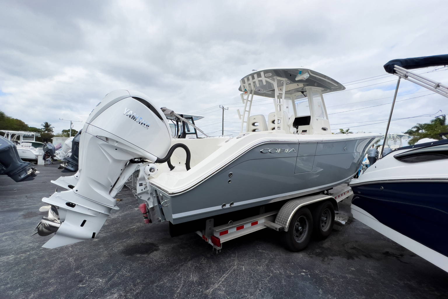 New 2023 Cobia 301 CC #Z021 image 4