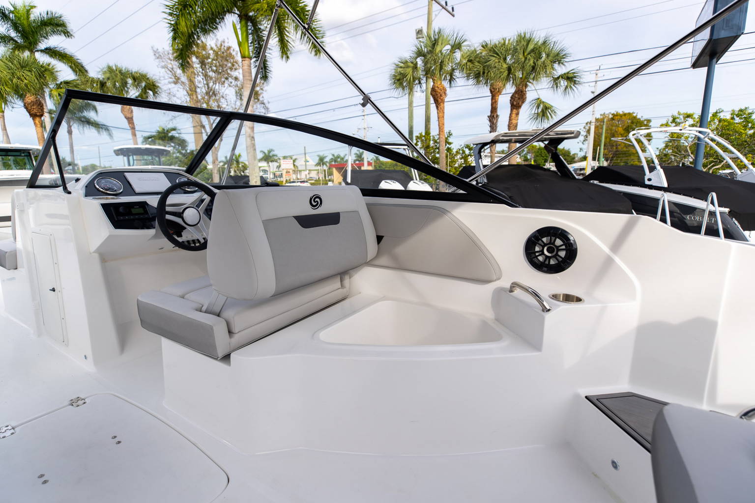 New 2023 Hurricane SunDeck 235 OB #0505 image 12