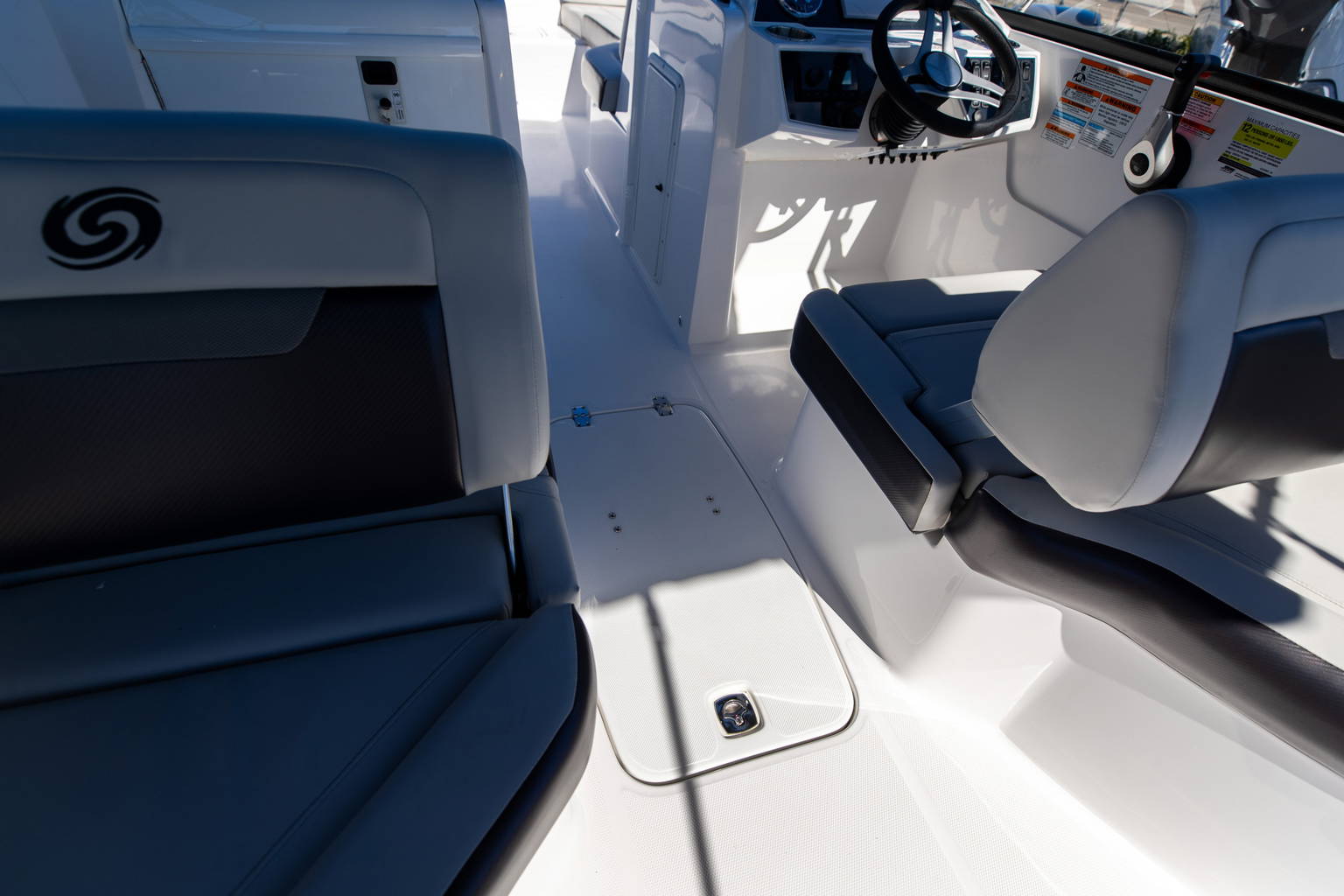New 2023 Hurricane SunDeck OB SD 235 OB #9620 image 18