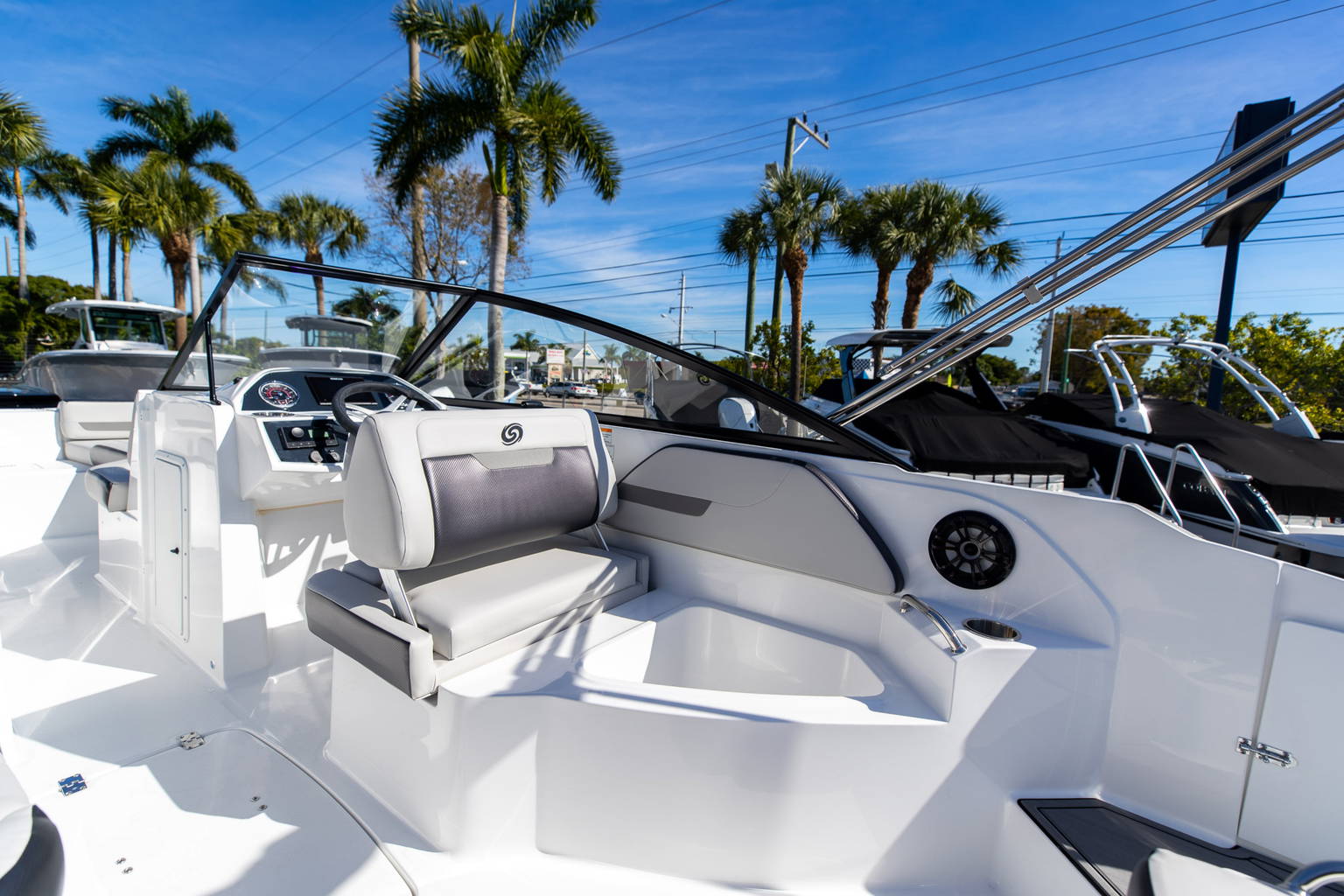 New 2023 Hurricane SunDeck OB SD 235 OB #9692 image 13