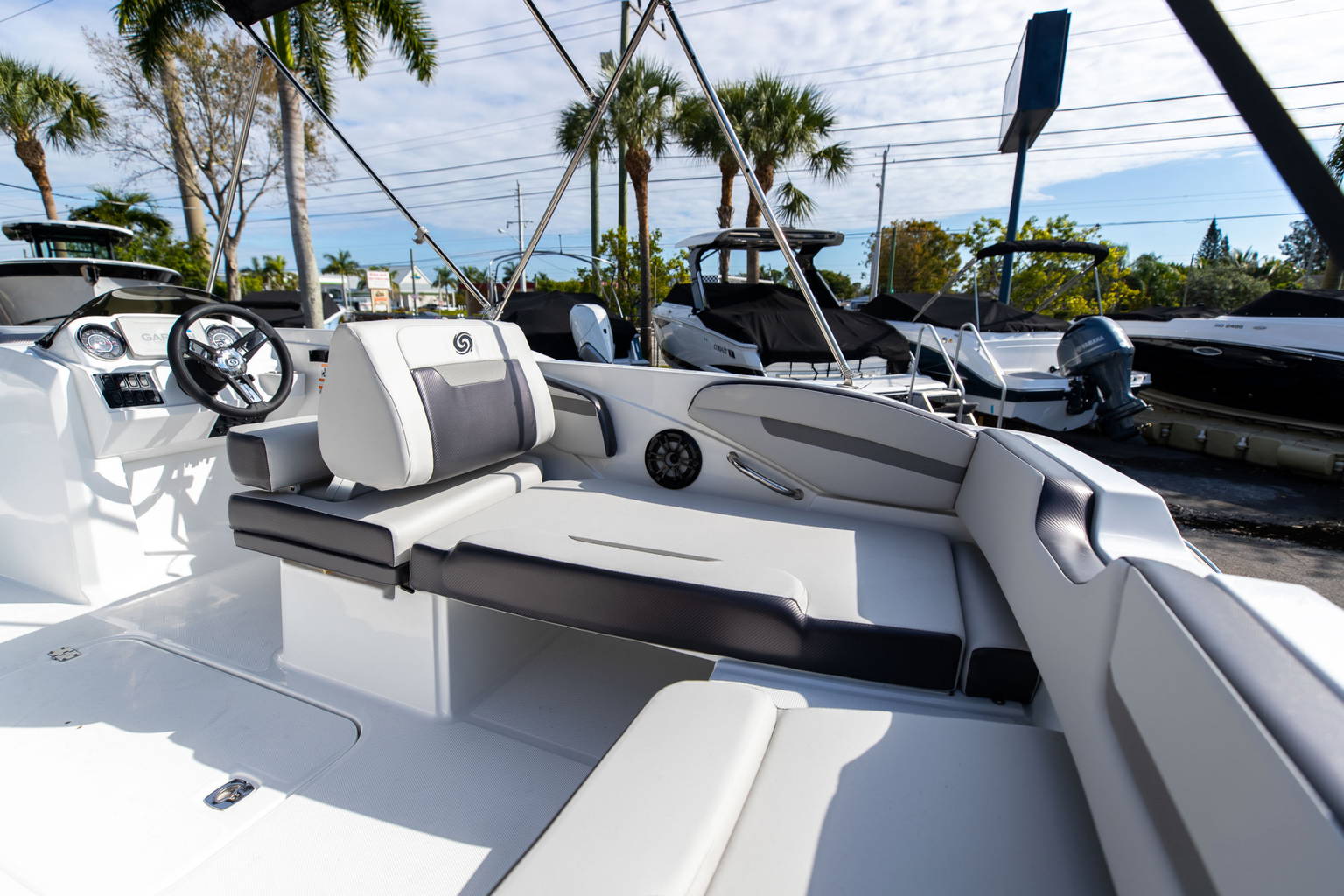New 2023 Hurricane SunDeck Sport OB SS 205 OB #9118 image 11