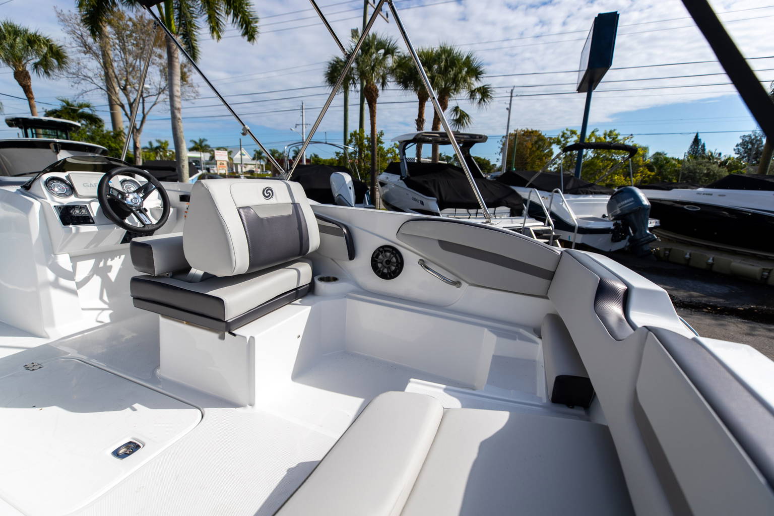 New 2023 Hurricane SunDeck Sport OB SS 205 OB #9118 image 12