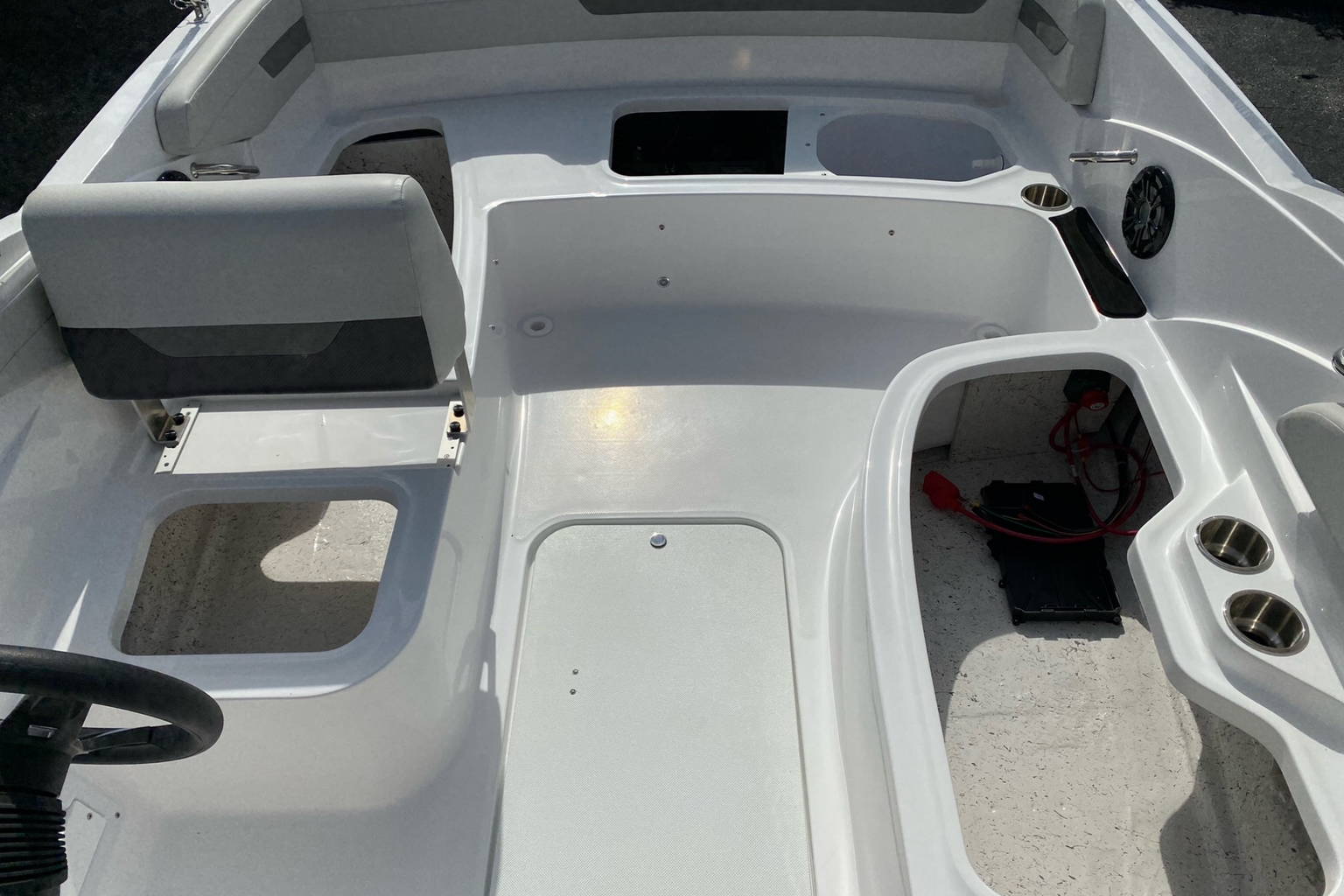 New 2023 Hurricane SunDeck Sport 185 OB #2069 image 10