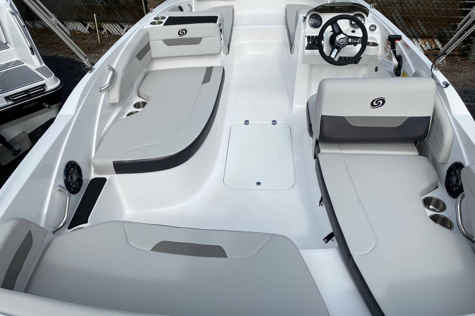 New 2023 Hurricane SunDeck Sport 185 OB #2069 image 3