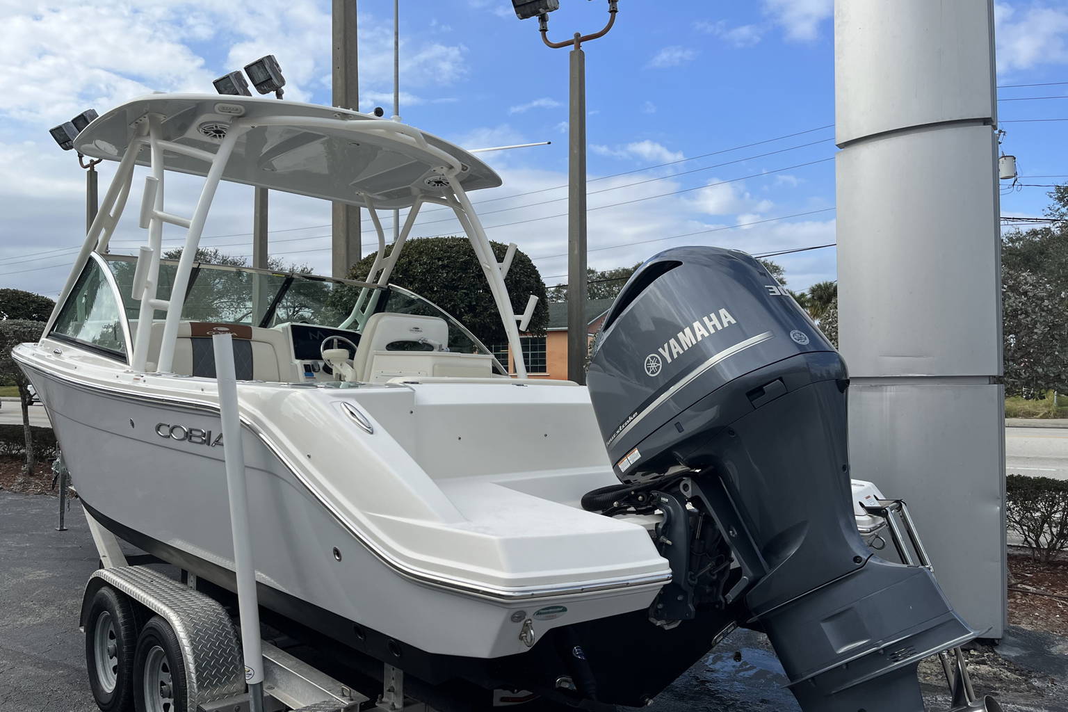 Used 2020 Cobia 240 DC #E013 image 4