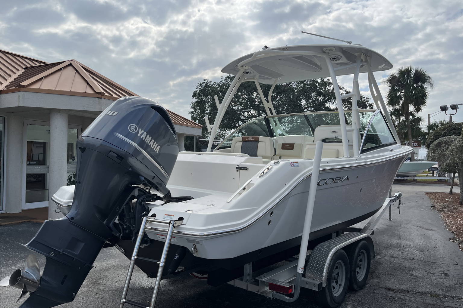 Used 2020 Cobia 240 DC #E013 image 6