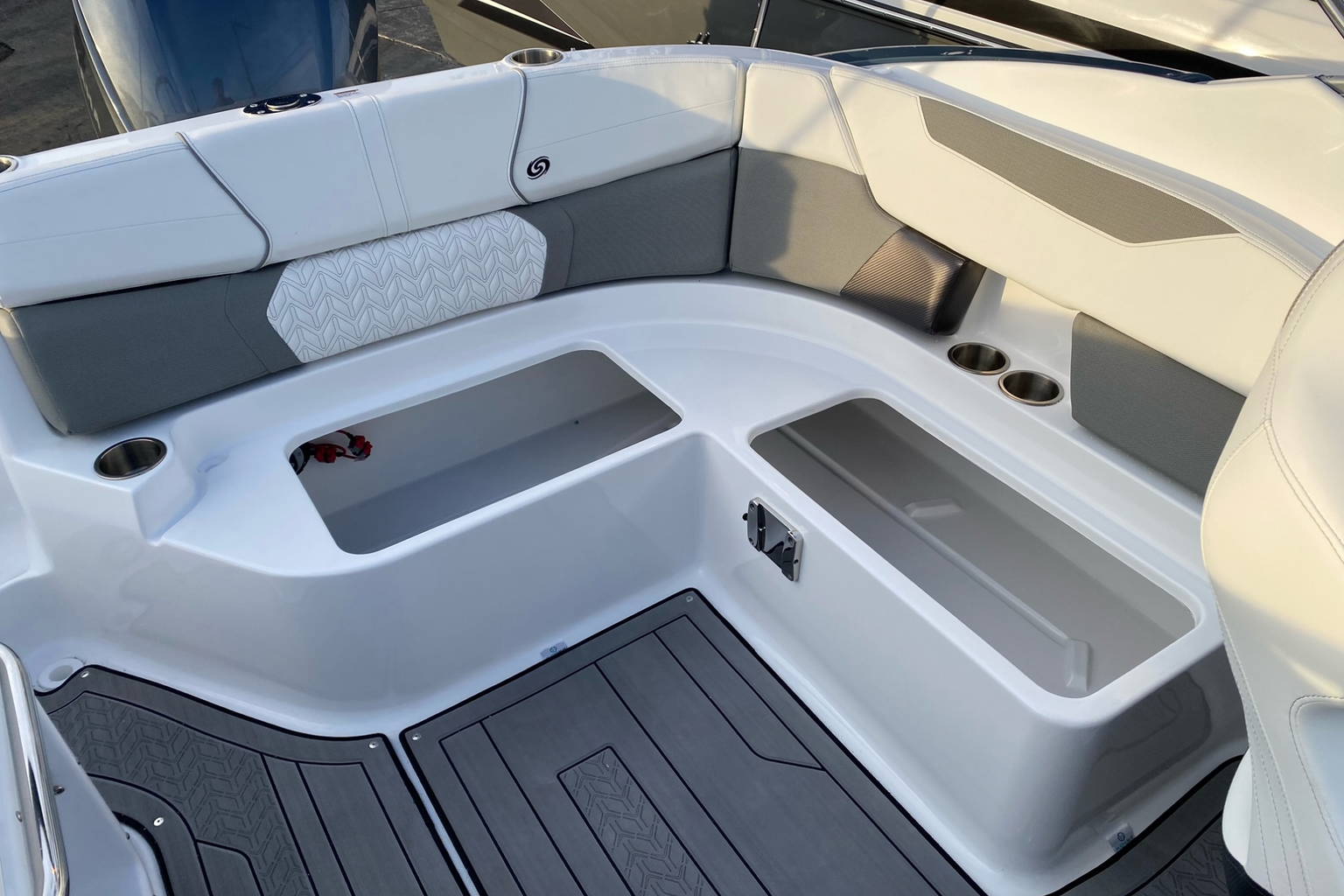 New 2023 Hurricane SunDeck 2400 OB #1880 image 16