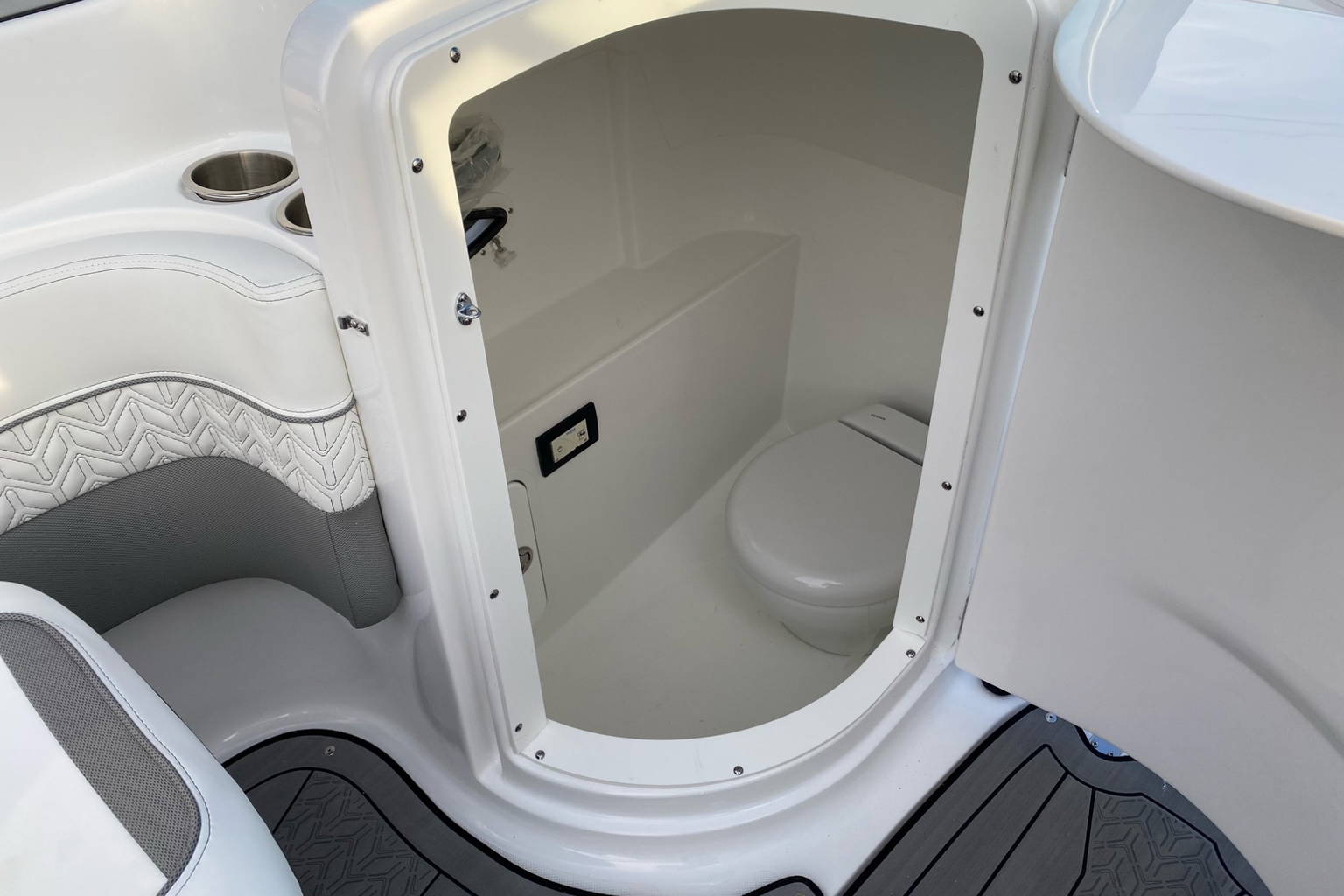 New 2023 Hurricane SunDeck 2400 OB #1880 image 10