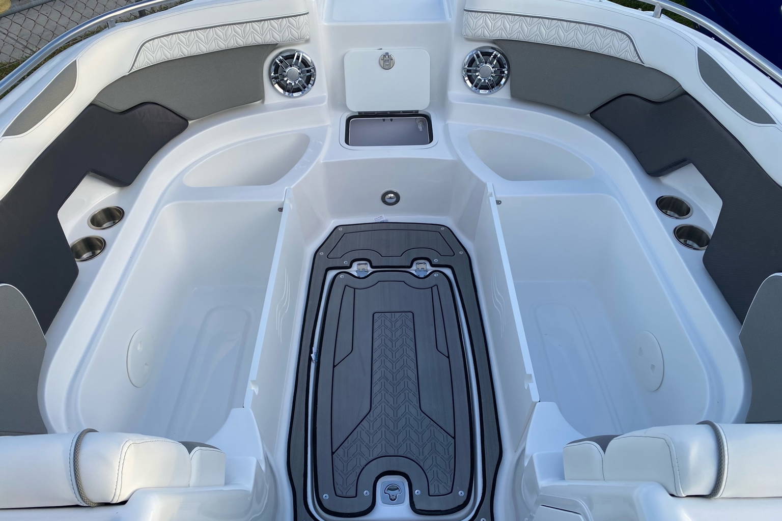 New 2023 Hurricane SunDeck 2400 OB #1880 image 6