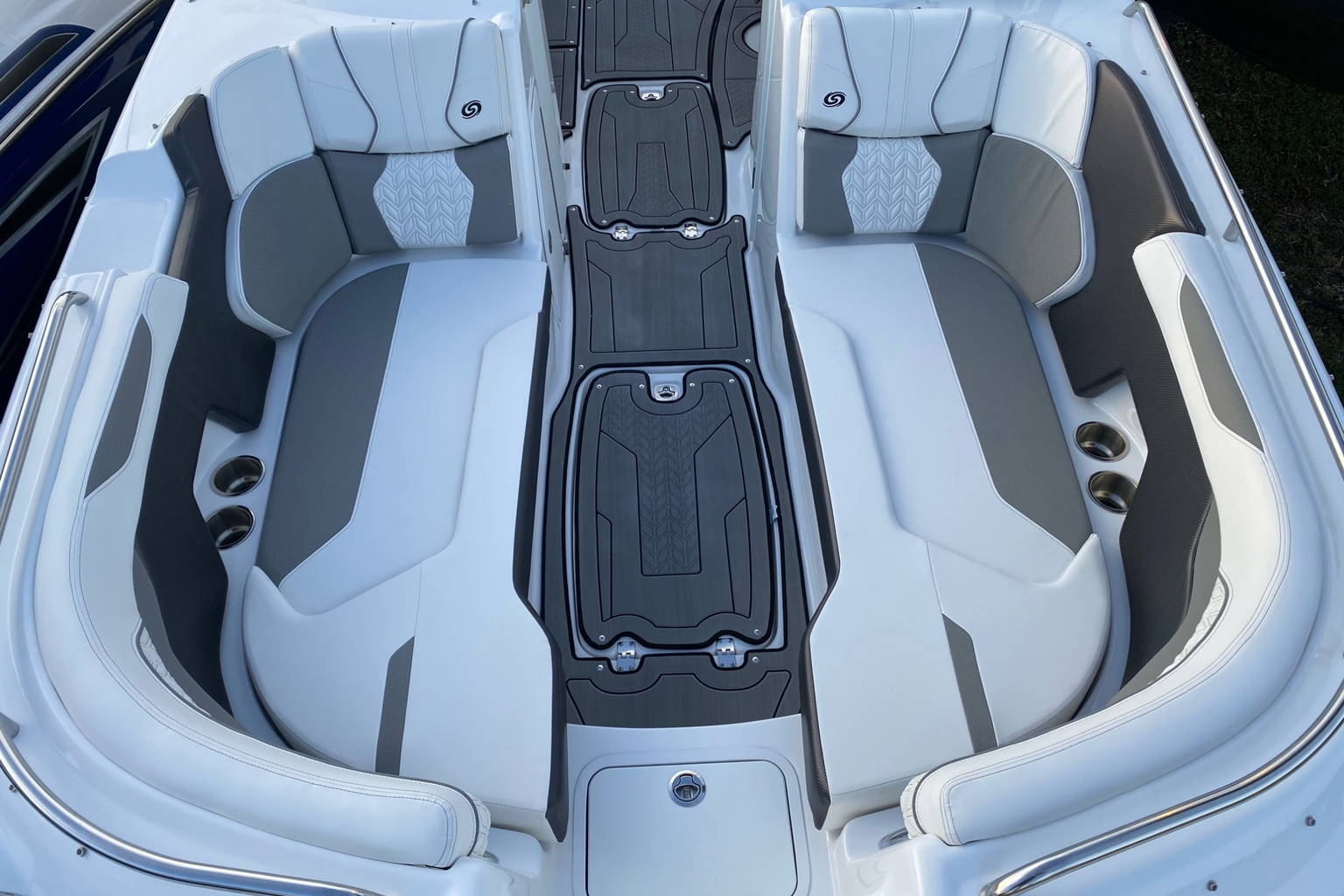 New 2023 Hurricane SunDeck 2400 OB #1880 image 4