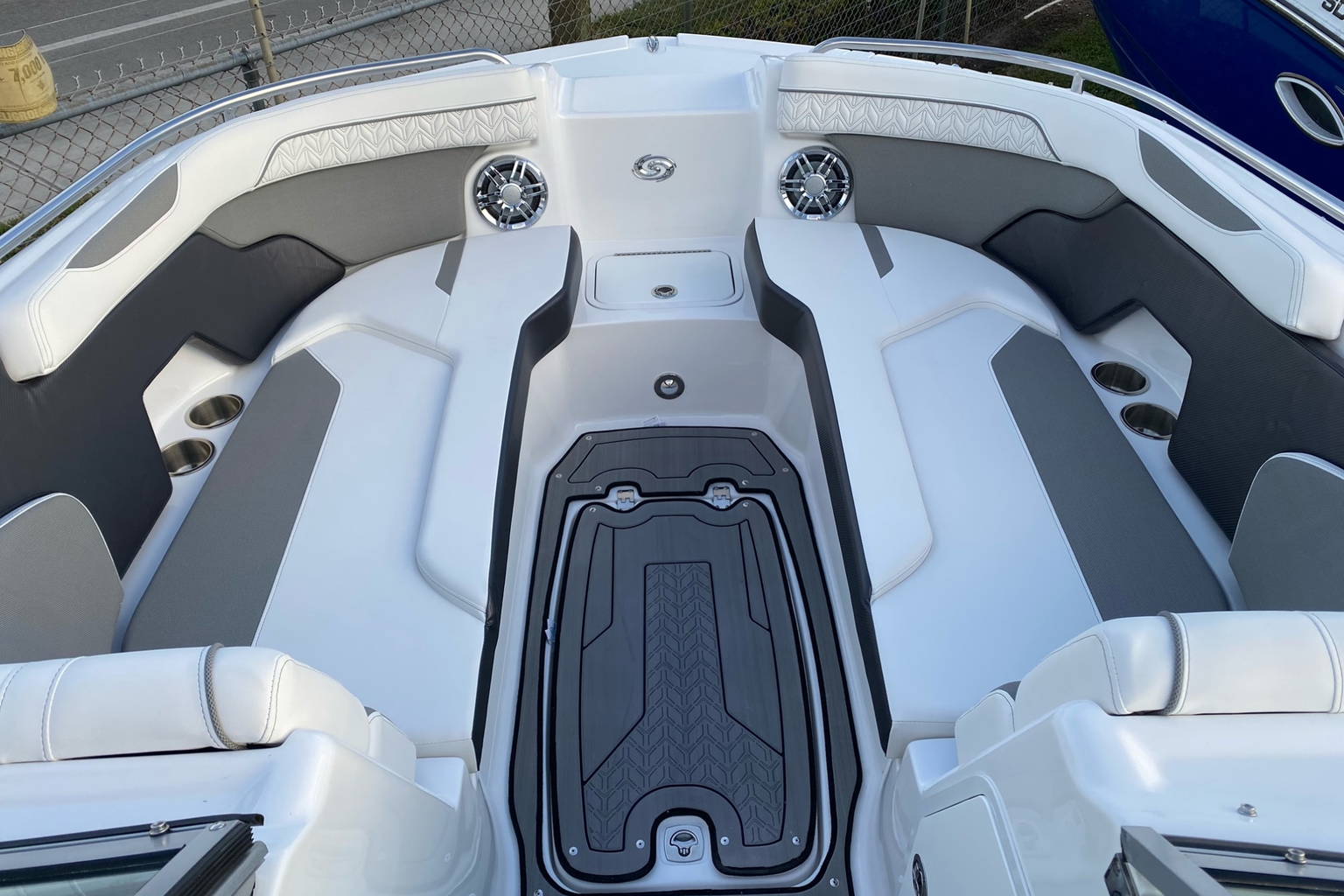 New 2023 Hurricane SunDeck 2400 OB #1880 image 5