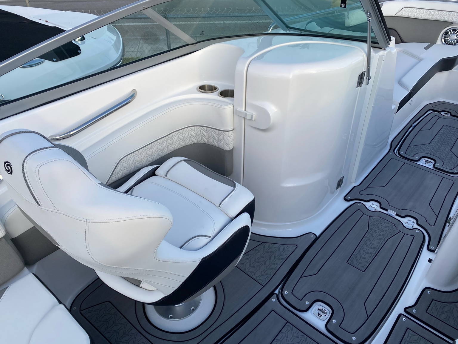 Alternative image of Hurricane SunDeck 2400 OB in Vero Beach, FL