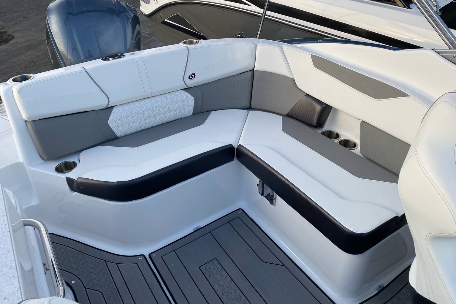 New 2023 Hurricane SunDeck 2400 OB #1880 image 15