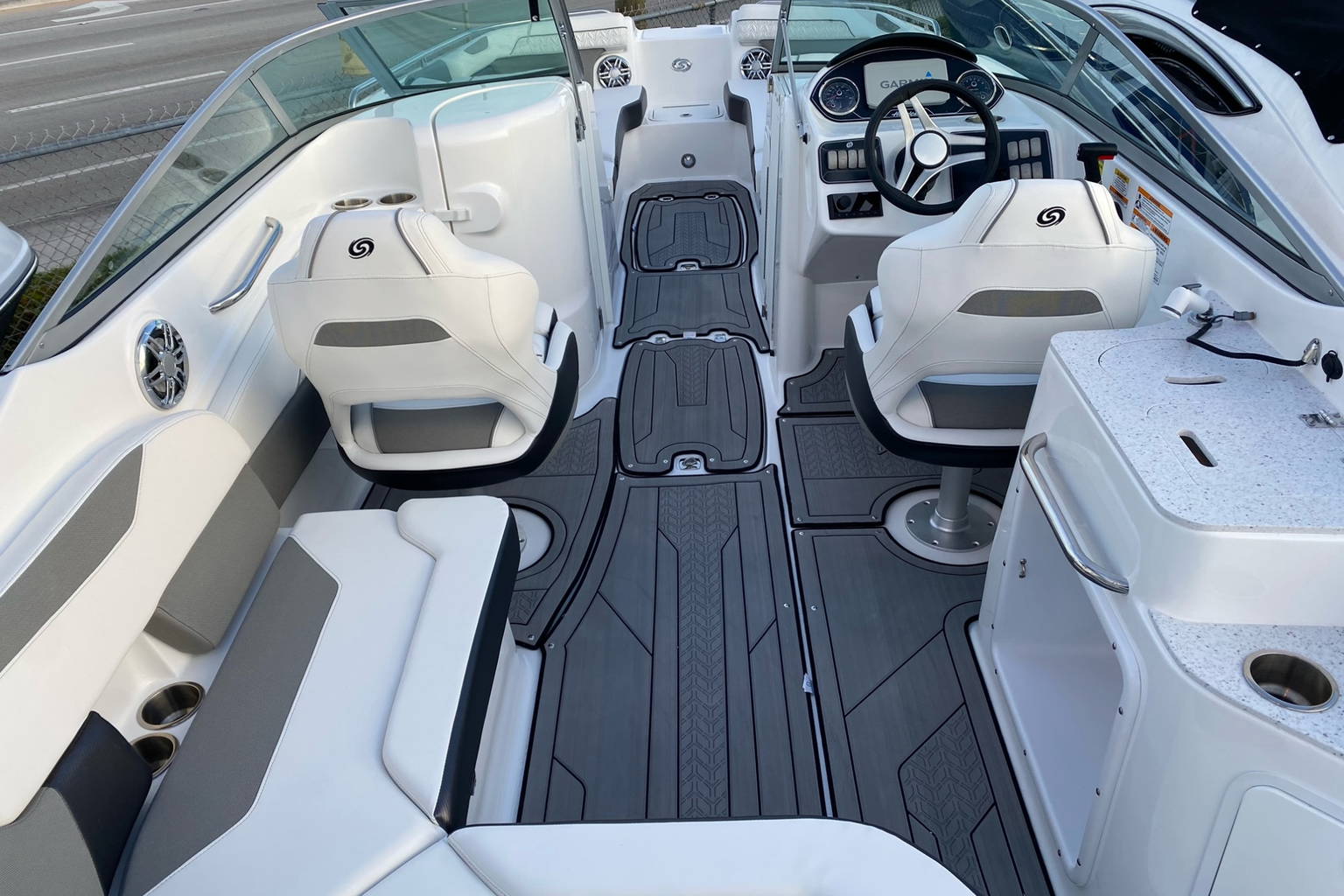 New 2023 Hurricane SunDeck 2400 OB #1880 image 2